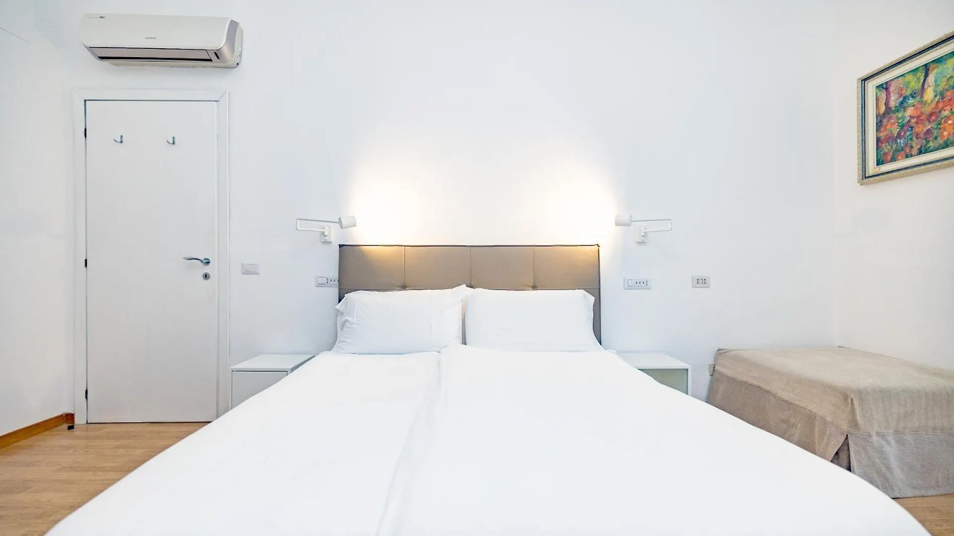 Minimal Apartment Near Bocconi University Milano