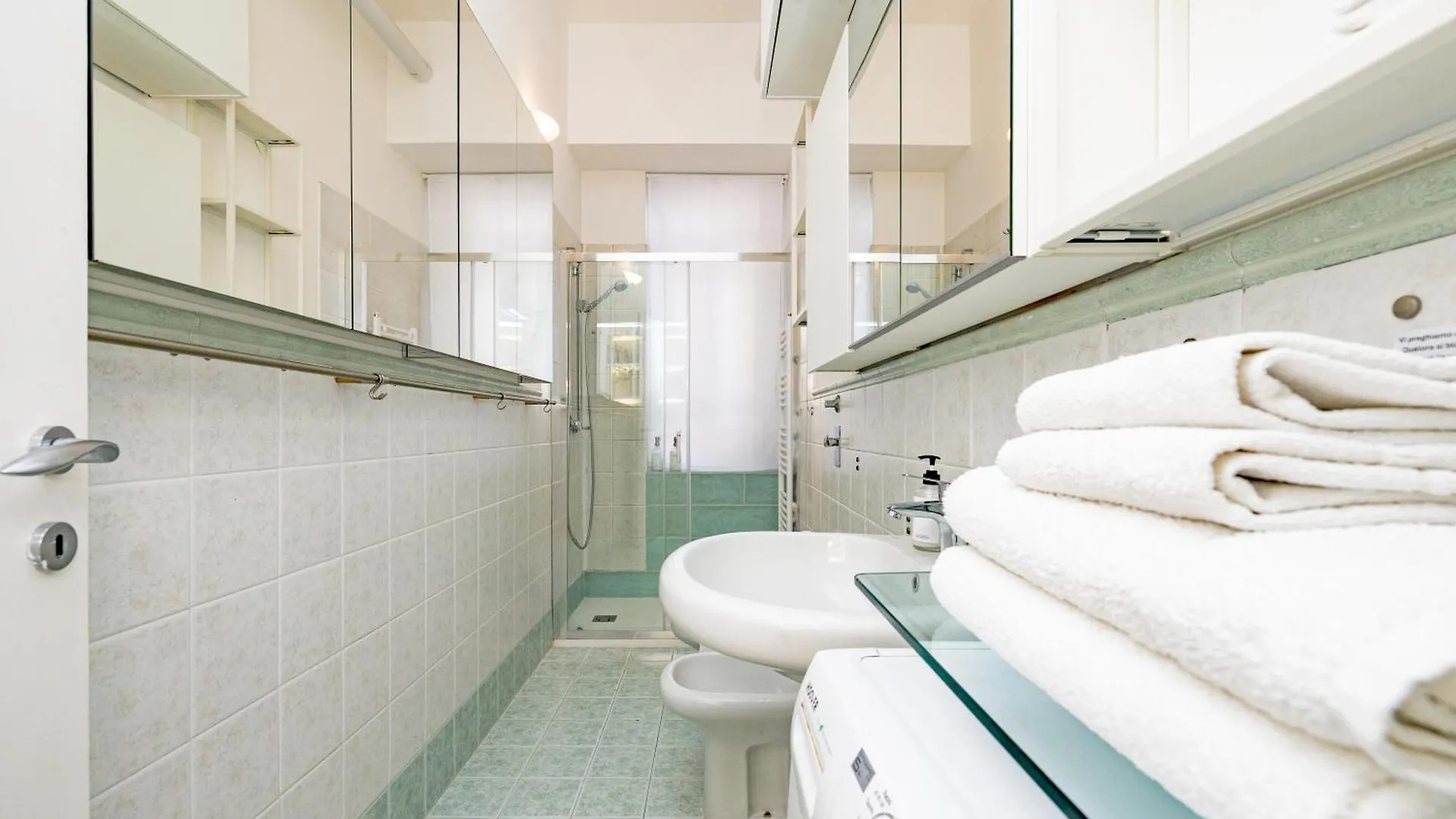 Minimal Apartment Near Bocconi University Milano